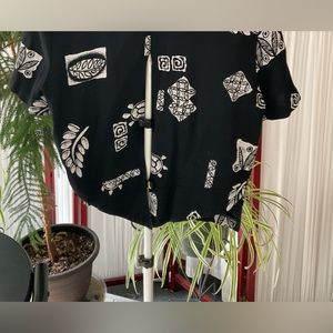 Stylish short top with slit up the back.